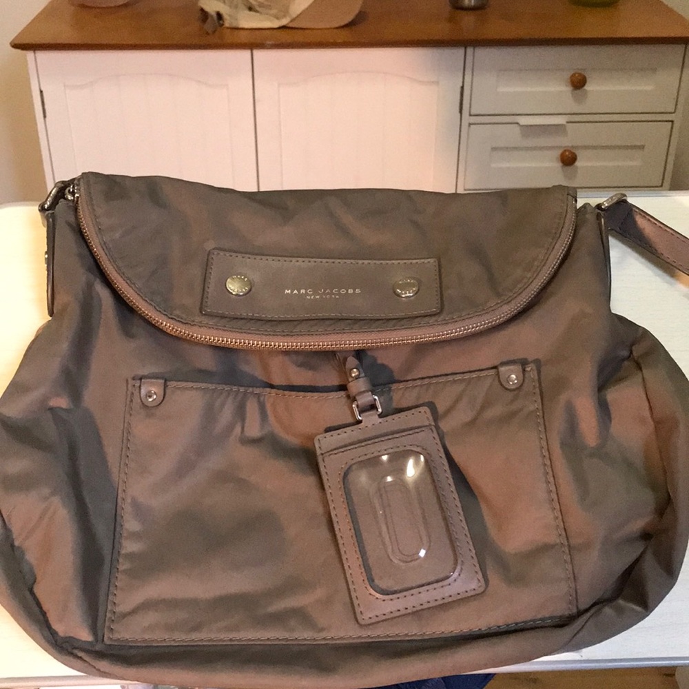 Marc Jacobs Large Beige/Gray Shoulder Bag